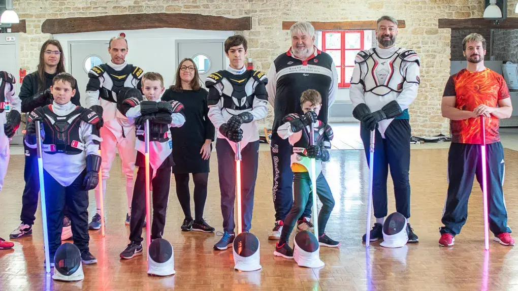 Photo de groupe des adhérents du club Les Lames de Fontaine.